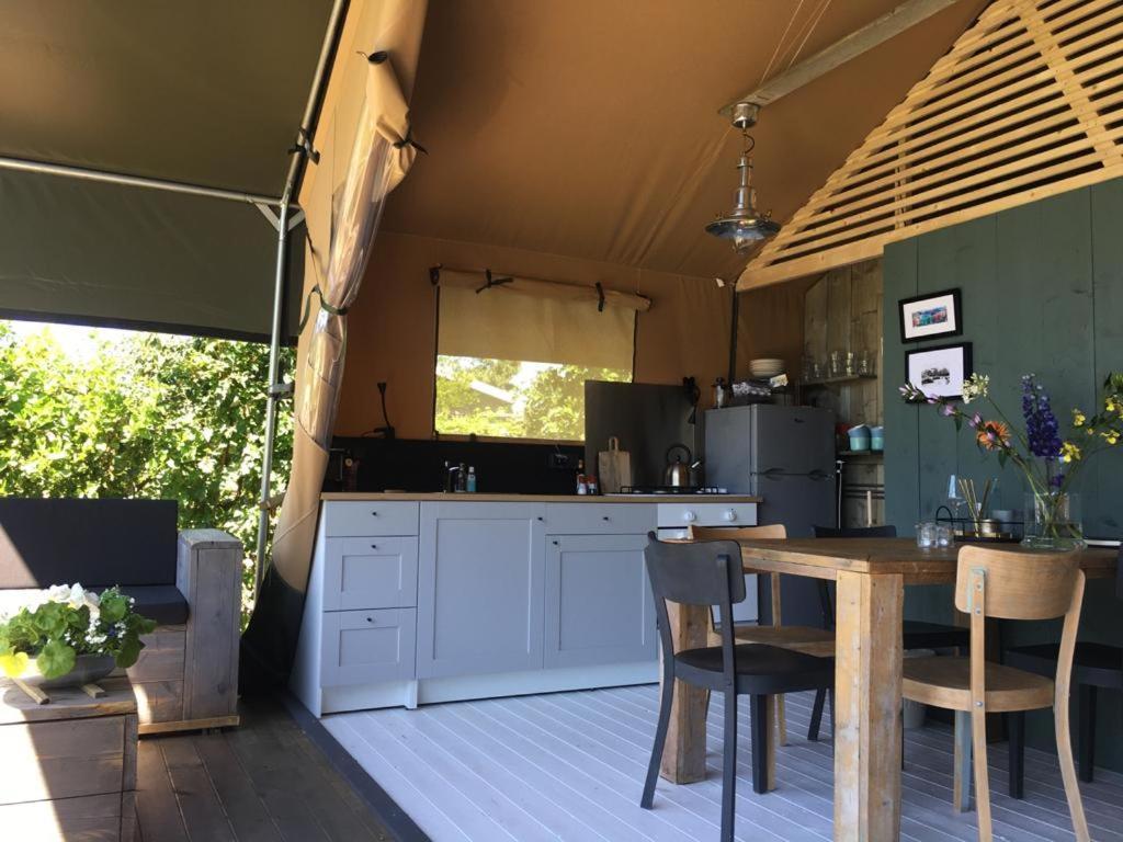 Glamping Aan De Plas Vinkeveen Exterior photo